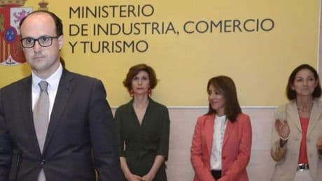 El juez del Supremo llama a declarar al jefe de gabinete de la exministra Reyes Maroto por la licencia de hidrocarburos a Villafuel