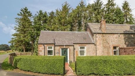 The 'exceptional' Scottish cottage you can book for peaceful summer getaway