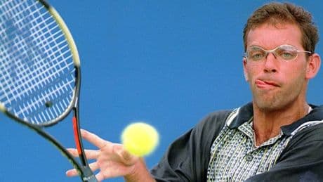 Mitten im Duell mit Serena Williams rauchte der Deutsche gemütlich eine Zigarette