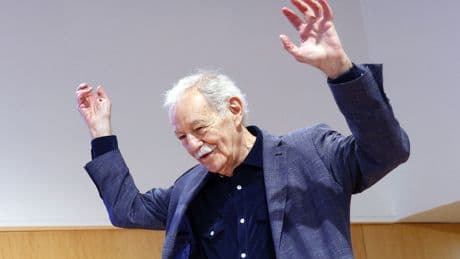 Eduardo Mendoza, tras recibir el Premio Princesa de Asturias: "Quiero que en Cataluña haya concordia, buena voluntad, corridas de toros, vino, juerga y fútbol"