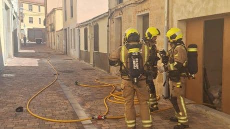 Un incendio en una vivienda de Zamora obliga al traslado de un hombre al hospital