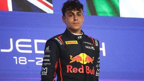 Racetalent Arvid Lindblad (17) mag van FIA nu al uitkomen in Formule 1