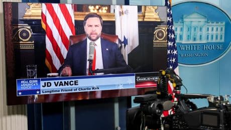 Assassinat de Charlie Kirk : la Maison Blanche veut s’en prendre au «terrorisme intérieur»