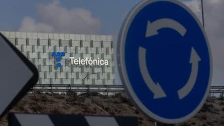 Telefónica vende a Millicom su filial en Ecuador por 330 millones y avanza en su salida de Latinoamérica
