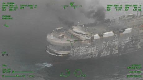 Frachtschiff mit E-Autos auf Pazifik ausgebrannt: Bergung beginnt