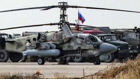 Mais que manigance la Russie dans cet aéroport du nord de la Syrie?
