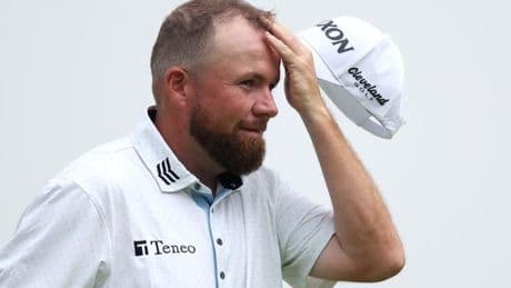 Shane Lowry breaks golf rules in one of the stupidest things he's ever done