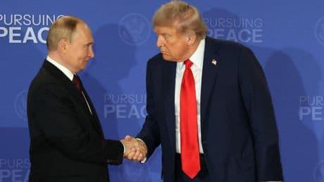 Trump da un nuevo volantazo y ahora invita a Ucrania a "atacar al país invasor" para "ganar la guerra" contra Rusia