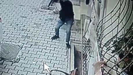 Esenyurt'ta boşanma aşamasında olduğu kadının ailesine kezzapla saldıran şüpheli tutuklandı