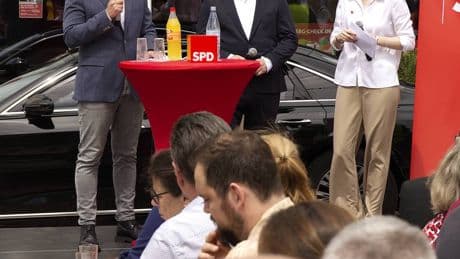 Boris Pistorius zu Gast in Rheinberg: Ein „Rotschaf“ für die „Ringeltaube“