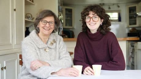 "C'est une présence rassurante": quand des étudiants optent pour une colocation chez des seniors