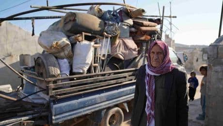 Suriye'nin kuzeyindeki siviller köylerine dönmeye başladı