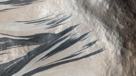 These mysterious dark ‘streaks’ on Mars aren’t what scientists initially believed