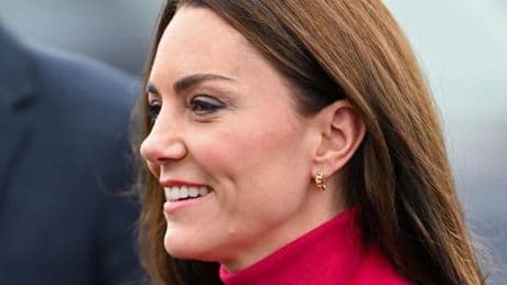 ‘Perfect’ £25 gold hoop earrings are loved by everyone from Kate Middleton to Cat Deeley