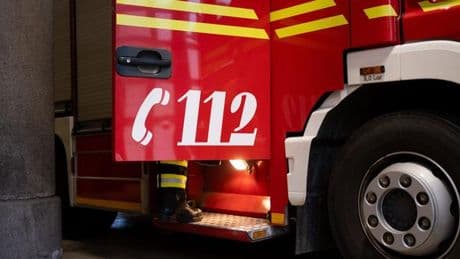 Rosenheim: 86-Jähriger bei Feuer in Mehrfamilienhaus verletzt
