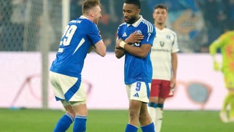 Platzverweis nach drei Minuten – aber Schalke ringt dem HSV ein Unentschieden ab
