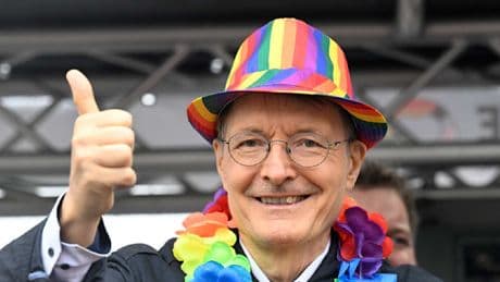 Und der Preis für den häufigsten Talkshow-Gast der vergangenen zehn Jahre geht an...