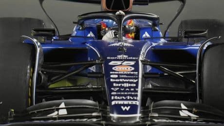 Sainz da por acabada su adaptación con un carrerón en Arabia