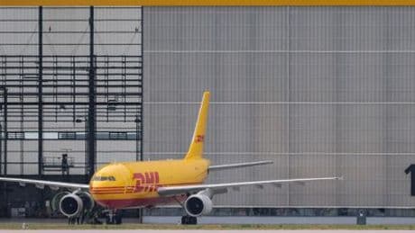 Donald Trumps Zollstreit: DHL schränkt Paketversand in die USA ein