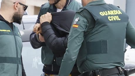 La Guardia Civil detiene al líder de 'Deport Them Now UE' por alentar a la caza de inmigrantes en Torre Pacheco