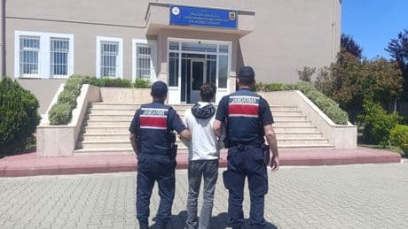Yaşlı adamı "MİT çalışanıyım" yalanıyla dolandırdı, yakalandı