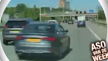 Volslagen idioot in Audi racet overal tussendoor op snelweg
