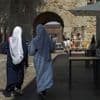 Rechte schüren antimuslimische Stimmung: Bekommt Spanien bald ein Kopftuchverbot?