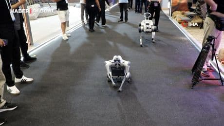 IDEF'te sergilenen zıplayan, takla atan ve selam veren robot köpekler ilgi görüyor