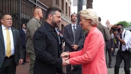 Nach Anzug-Diskussion: So erscheint Selenskyj in Washington