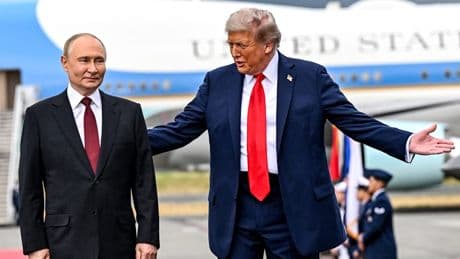 Bomber, Applaus und roter Teppich - Die versteckten Botschaften hinter Trumps Putin-Show