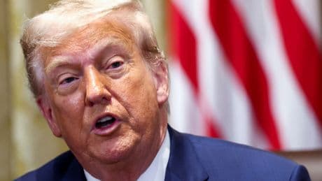 Trump accuse Poutine de dire «beaucoup de conneries» sur l’Ukraine et envisage des sanctions supplémentaires contre la Russie