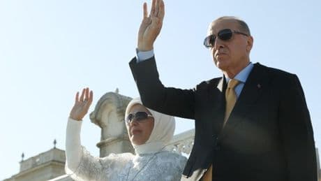 Emine Erdoğan'dan İstanbul Boğaz'ındaki geçit törenine ilişkin paylaşım