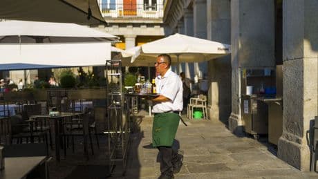 El empleo entre los extranjeros crece cuatro veces más que entre los españoles: ¿De dónde vienen y a qué se dedican más de tres millones de inmigrantes?