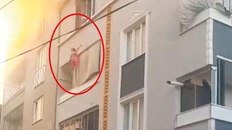 Yangında 3’üncü kattan önce torununu attı, arkasından kendisi atladı