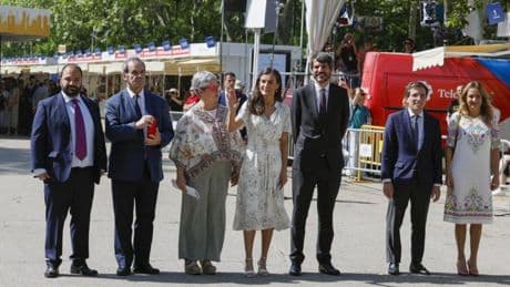La reina Letizia inaugura la feria del libro en Madrid: 365 casetas y homenaje a Nueva York
