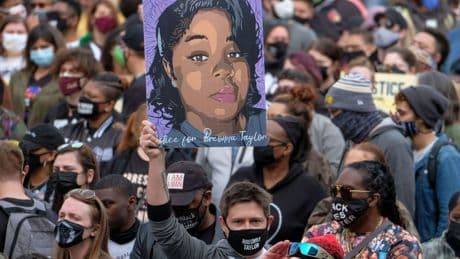 Condenan a tres años de cárcel al policía que participó en la muerte de la afroamericana Breonna Taylor, que desató una ola de protestas antirracistas en EEUU