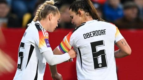 Frauen-EM: DFB-Kapitänin Gwinn bei der EM mit Regenbogenbinde