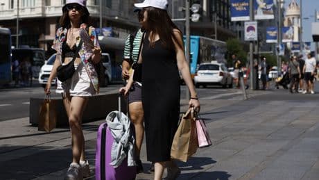 La AEMET activa avisos por calor extremo en seis comunidades este martes