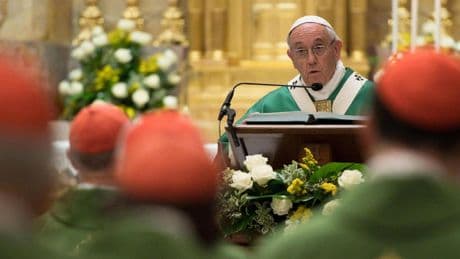 «Dopo Francesco sogno un Papa che parli poco e ricucia una Chiesa lacerata»