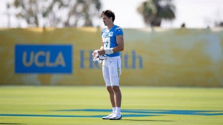 Justin Herbert surprises teammates with red-tinted contact lenses at Chargers camp