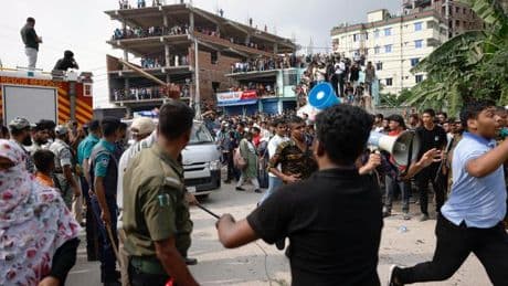 Militärflugzeug: Mindestens 16 Menschen sterben bei Flugzeugabsturz in Bangladesch