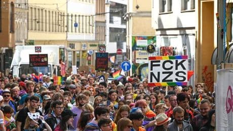 Christopher Street Day: Mehr als 2.000 feiern friedlichen CSD in Halle