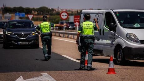 La Guardia Civil advierte a los conductores en España: sanciones de hasta 500 euros a quienes no respeten esta norma
