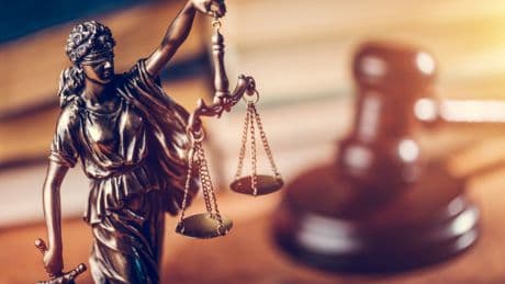 Non invochiamo giustizia per chi fugge dalla legge
