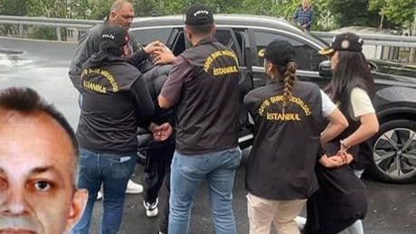 Boşandığı eşinin sevgilisini bıcaklayarak öldürdü