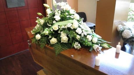 Women wakes up inside her own coffin after coroner declared her dead