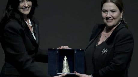 Hülya Darcan ve Gülşen Bubikoğlu'na onur ödülü