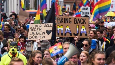 Christopher-Street-Day: 1.000 Teilnehmer beim CSD Grevesmühlen - Rechte Gegenaktion