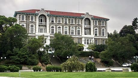 Boğaziçi Üniversitesi'ndeki Kâbe görseli davasında yargılanan 7 kişi beraat etti