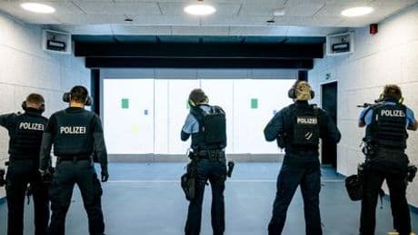 Urteile zu Polizei-Chatgruppen in Hessen: Strafe für »Pimmelkopf«, keine Strafe für Holocaust-Scherze